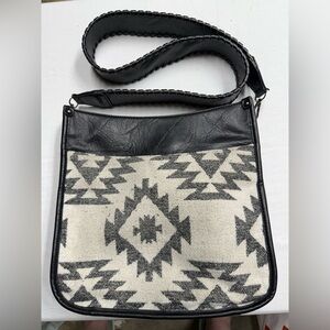 Jen & Co Chic Black and White Geometric Crossbody Bag